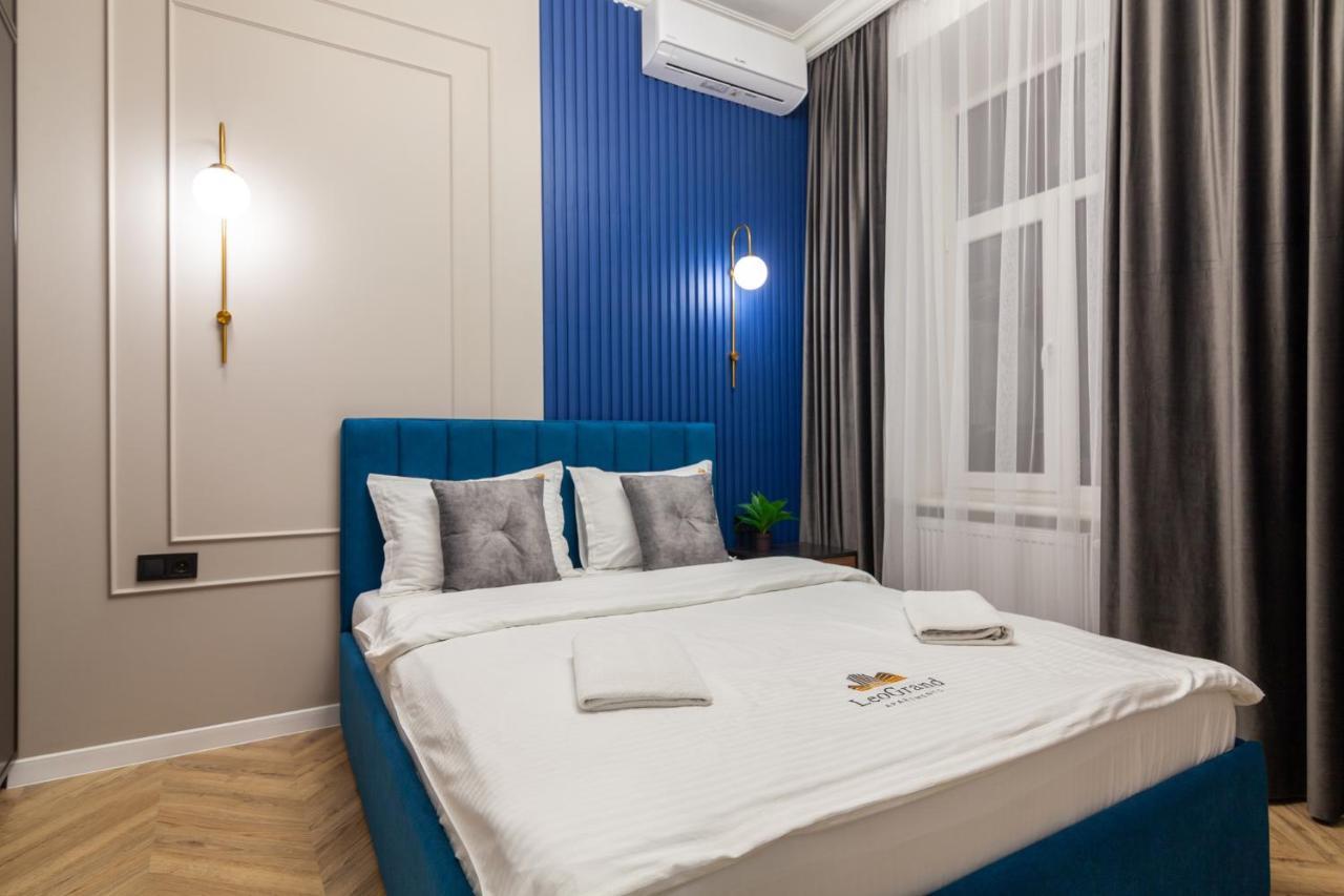 Leogrand Apartments On Svobody Avenue 43 Lviv Exterior photo