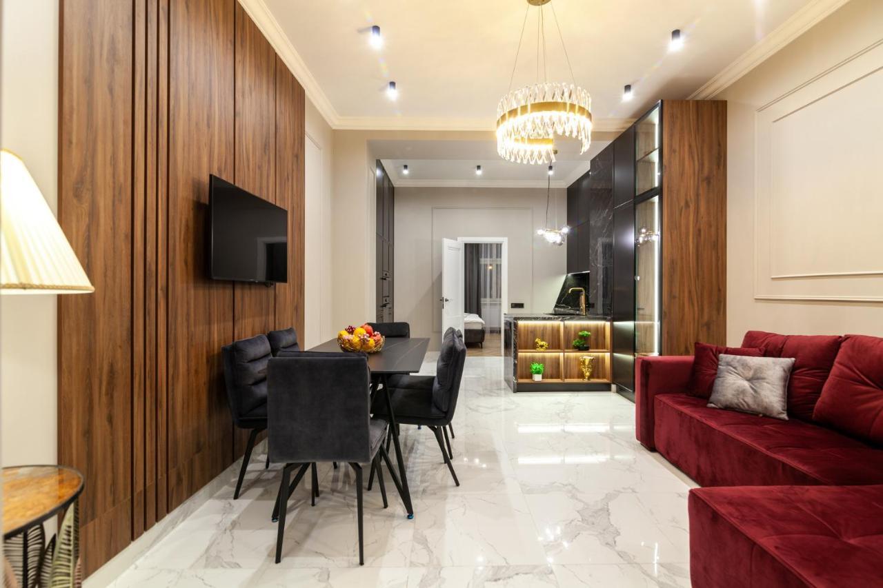 Leogrand Apartments On Svobody Avenue 43 Lviv Exterior photo
