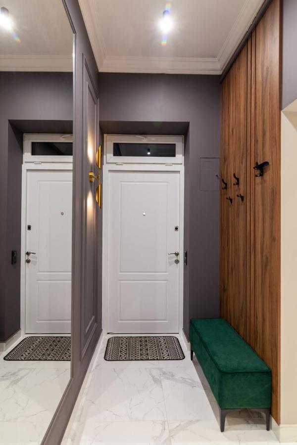 Leogrand Apartments On Svobody Avenue 43 Lviv Exterior photo