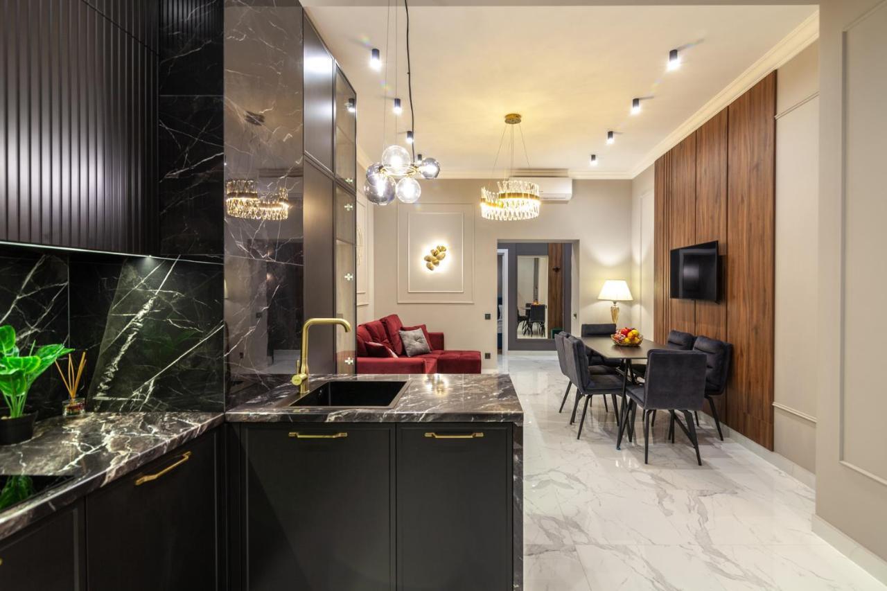 Leogrand Apartments On Svobody Avenue 43 Lviv Exterior photo